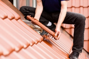Cracking the Code: What the Pros Look for in a Roofing Company